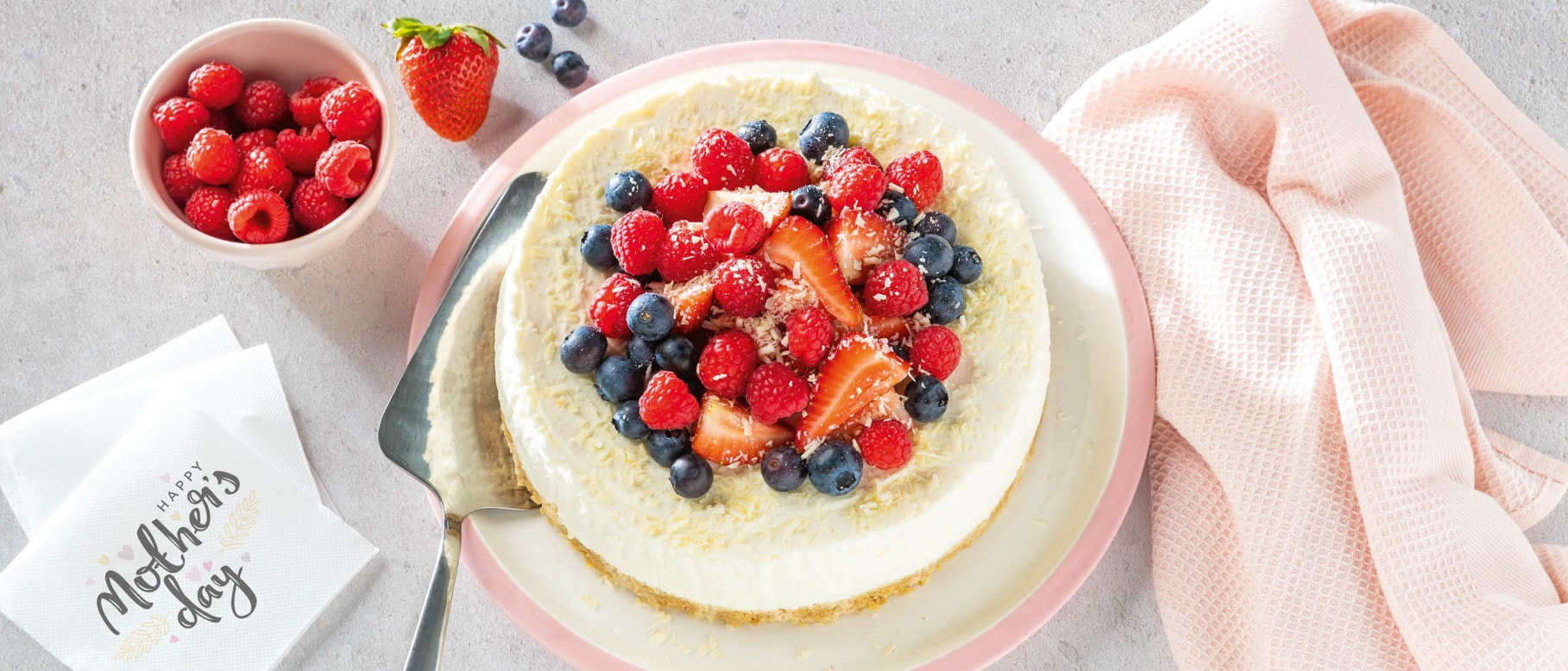 Gâteau au fromage et aux fruits frais